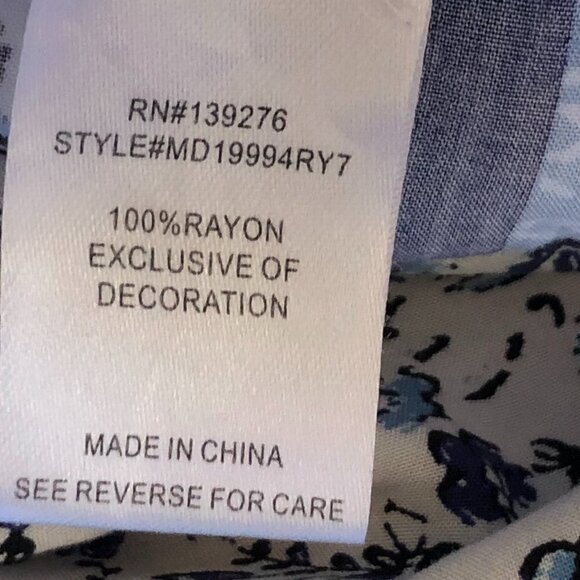 Top Story Stretch Tee Scoop Neck Muted Grey Taupe Beige Large Floral Print - Picture 7 of 8